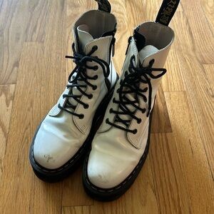 Dr Martens sz 6 white Jadon patent leather lace up boots w/ slight platform sole